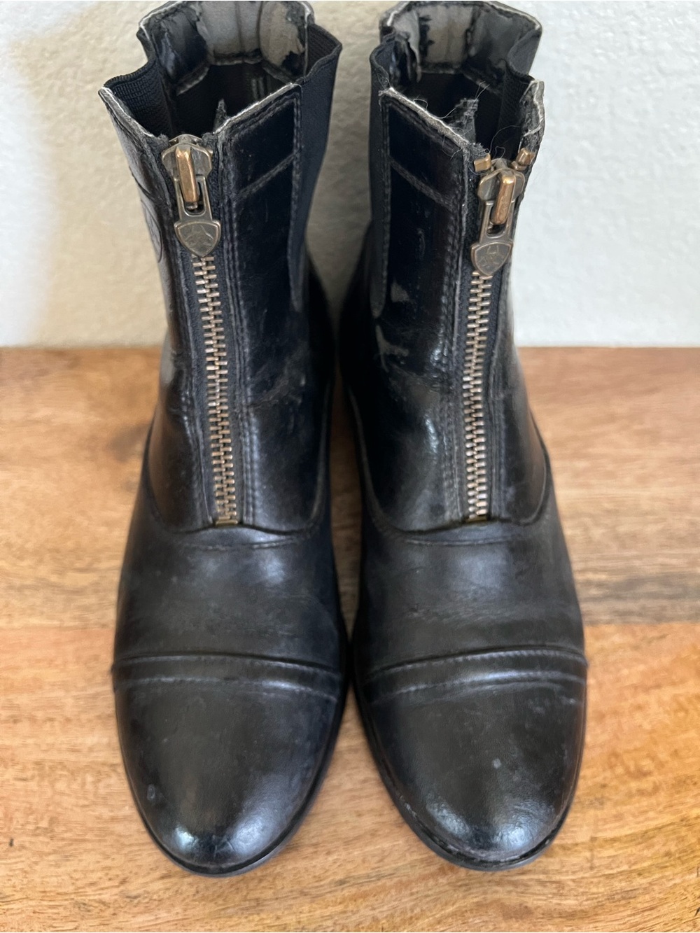 Ariat Heritage Black Leather Ankle Round Toe boot Size 6.5 B - Picture 4 of 13